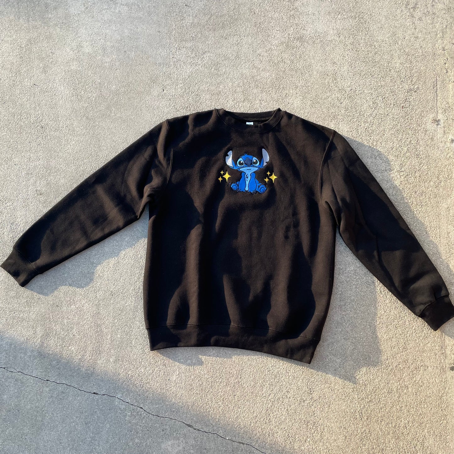 STITCH CHARACTER CREWNECK (BLACK)